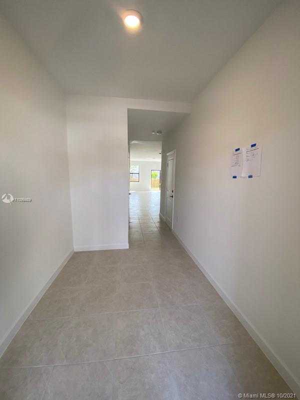 Small Image of 25255 SOUTH WEST 107TH CT, Miami Number 3