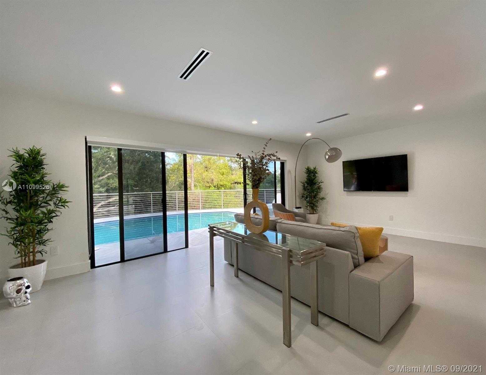 Small Image of 6025 SOUTH WEST 72ND AVE, Miami Number 10