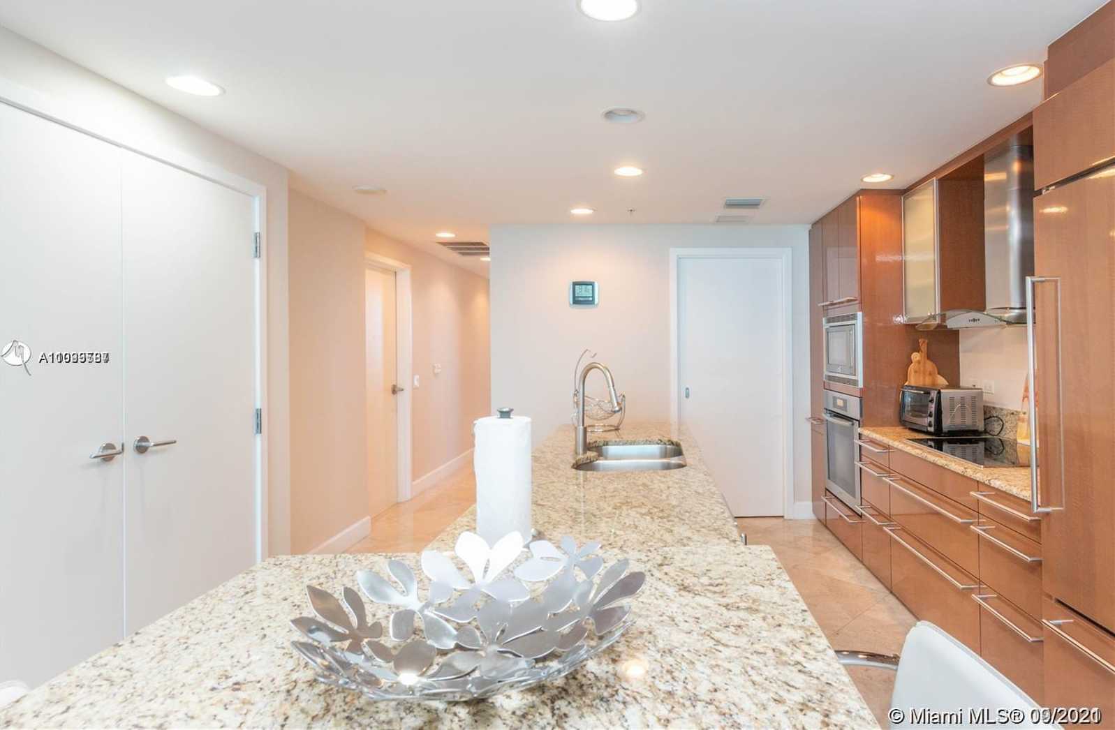 Small Image of 3801 COLLINS AVE #1102, Miami Beach Number 4