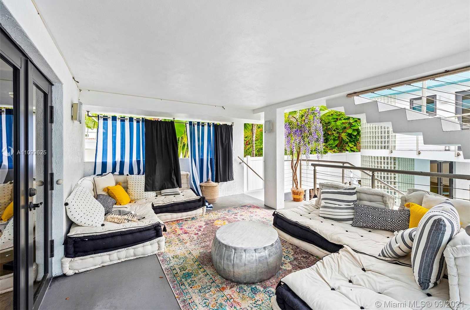 Small Image of 3005 WASHINGTON ST, Miami Number 10