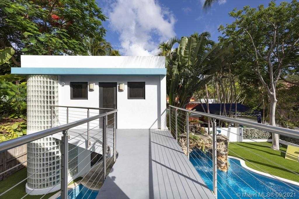 Small Image of 3005 WASHINGTON ST, Miami Number 100