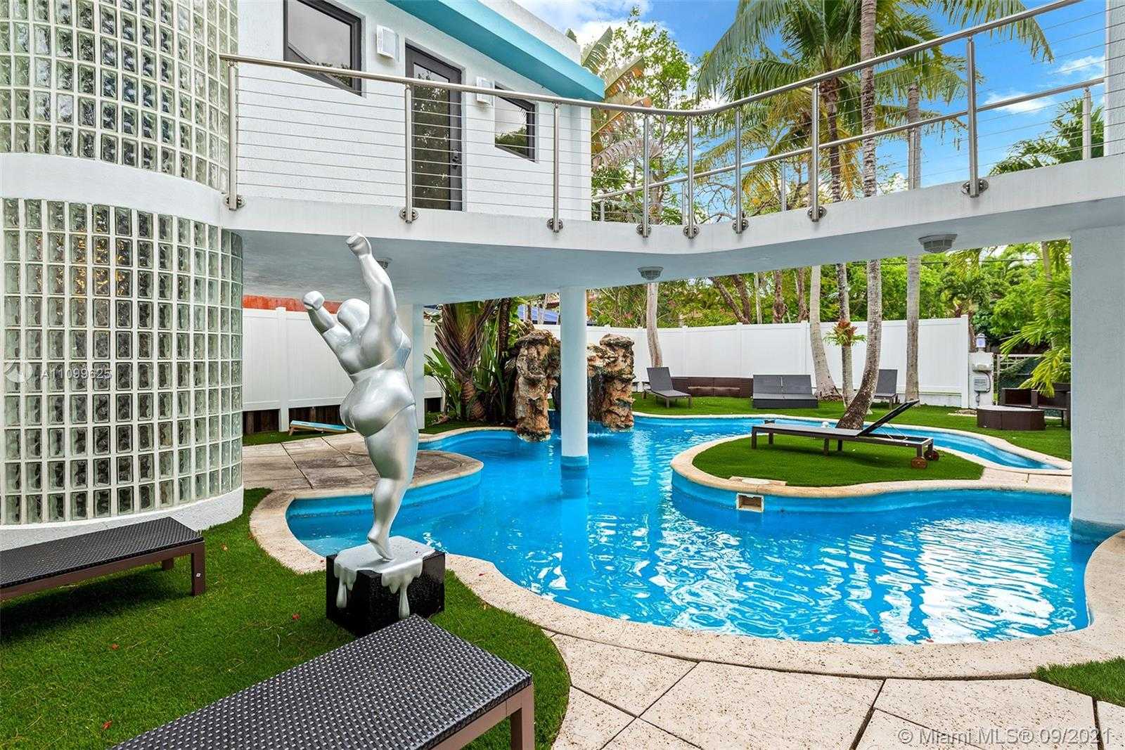Small Image of 3005 WASHINGTON ST, Miami Number 11