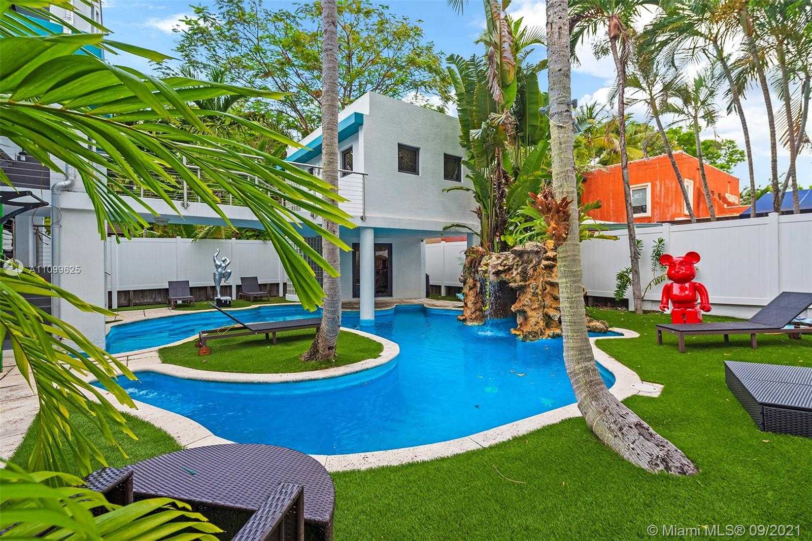 Small Image of 3005 WASHINGTON ST, Miami Number 13