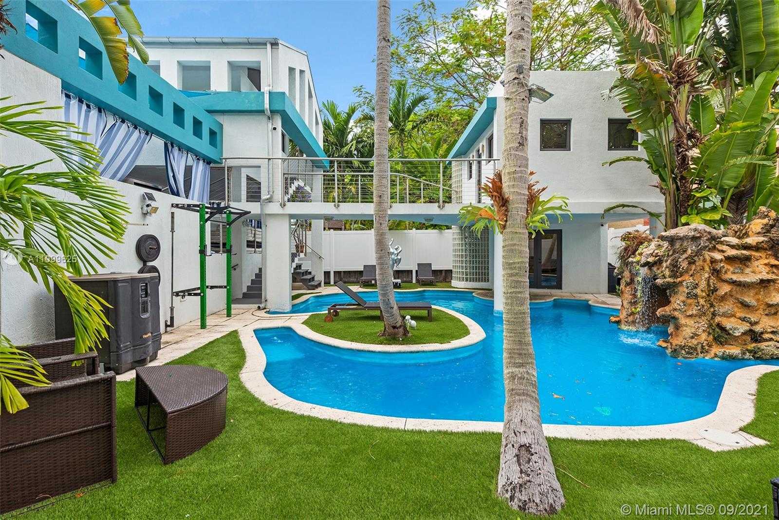 Small Image of 3005 WASHINGTON ST, Miami Number 15