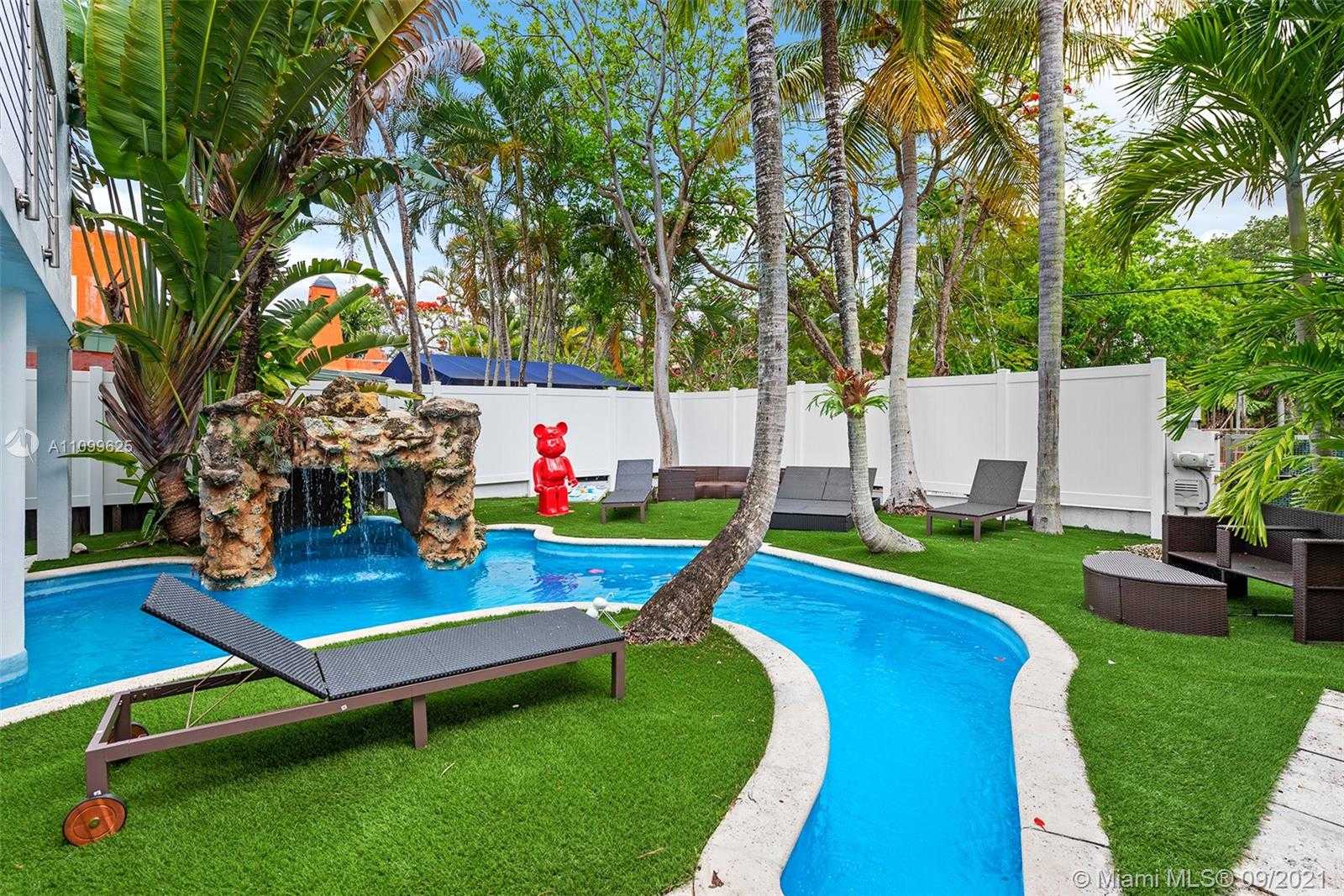 Small Image of 3005 WASHINGTON ST, Miami Number 16