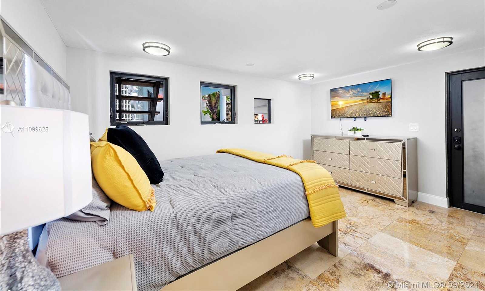 Small Image of 3005 WASHINGTON ST, Miami Number 19
