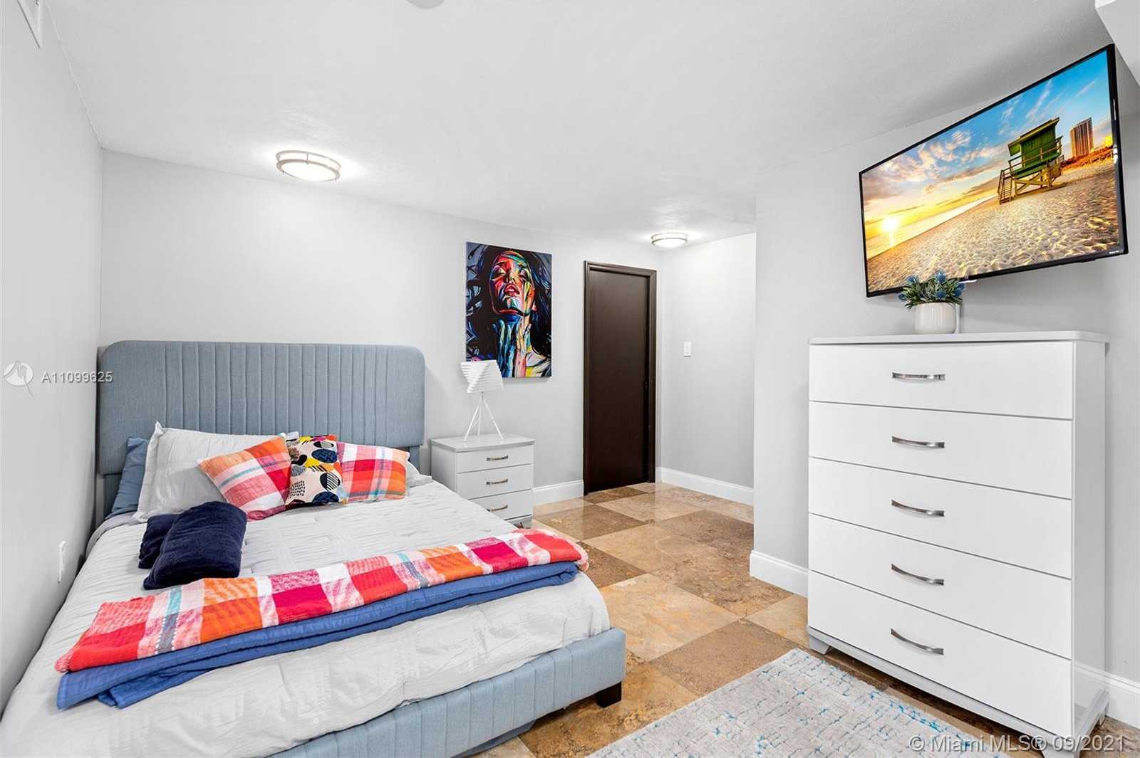 Small Image of 3005 WASHINGTON ST, Miami Number 23