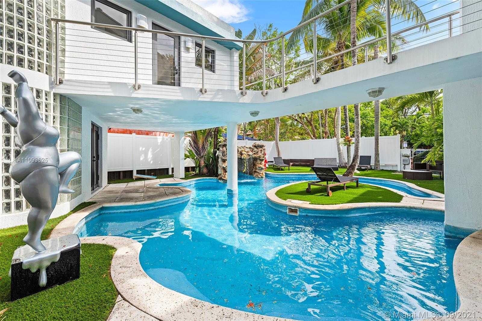 Small Image of 3005 WASHINGTON ST, Miami Number 29