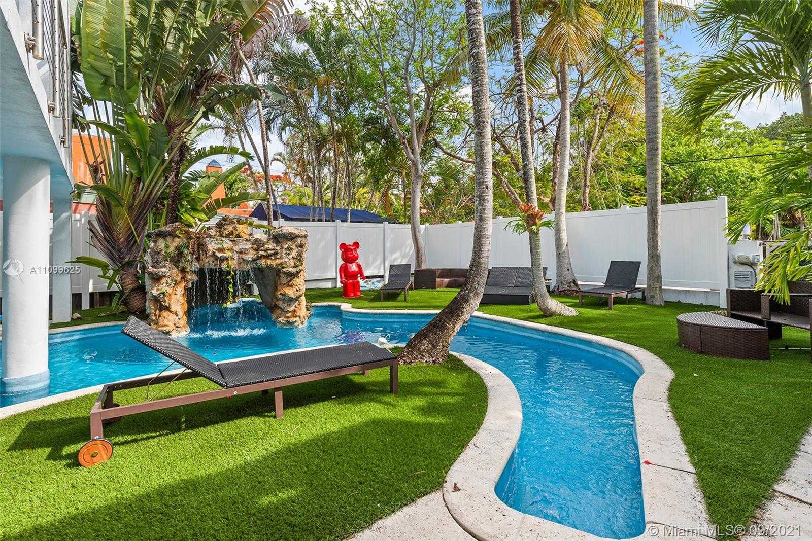 Small Image of 3005 WASHINGTON ST, Miami Number 30