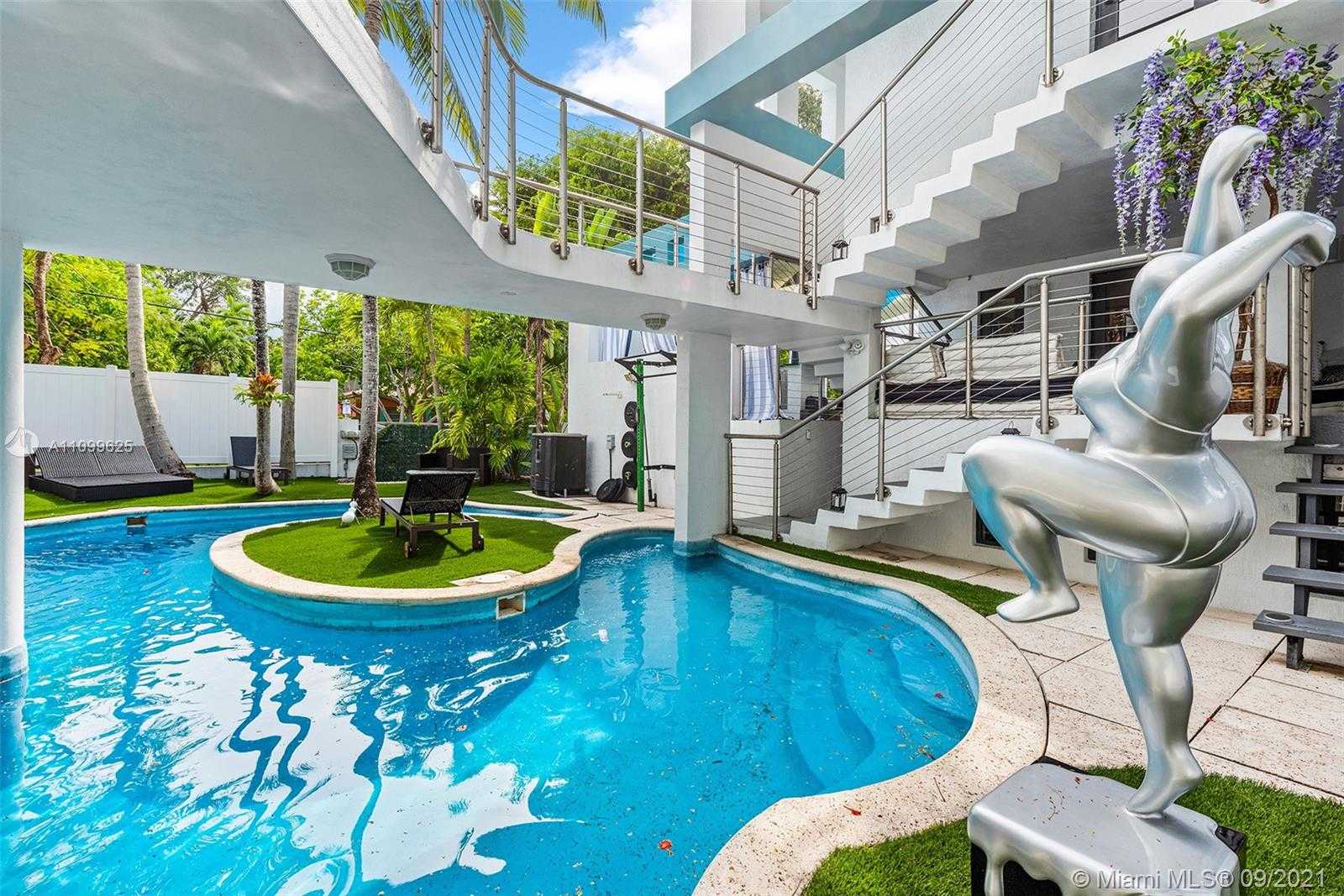 Small Image of 3005 WASHINGTON ST, Miami Number 35