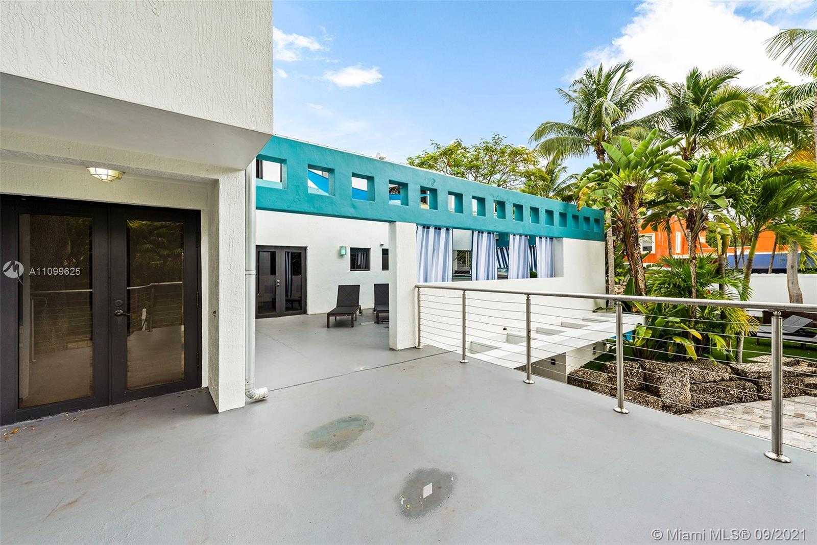 Small Image of 3005 WASHINGTON ST, Miami Number 4