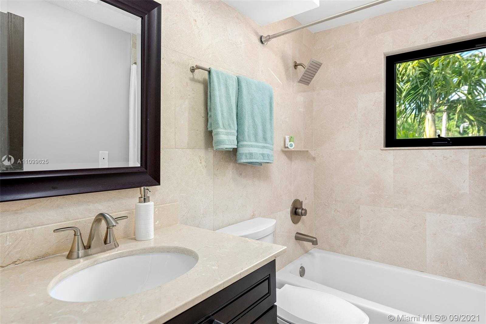 Small Image of 3005 WASHINGTON ST, Miami Number 42