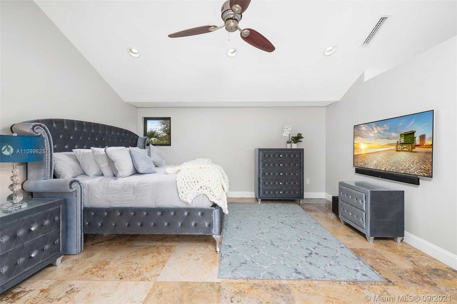Small Image of 3005 WASHINGTON ST, Miami Number 52