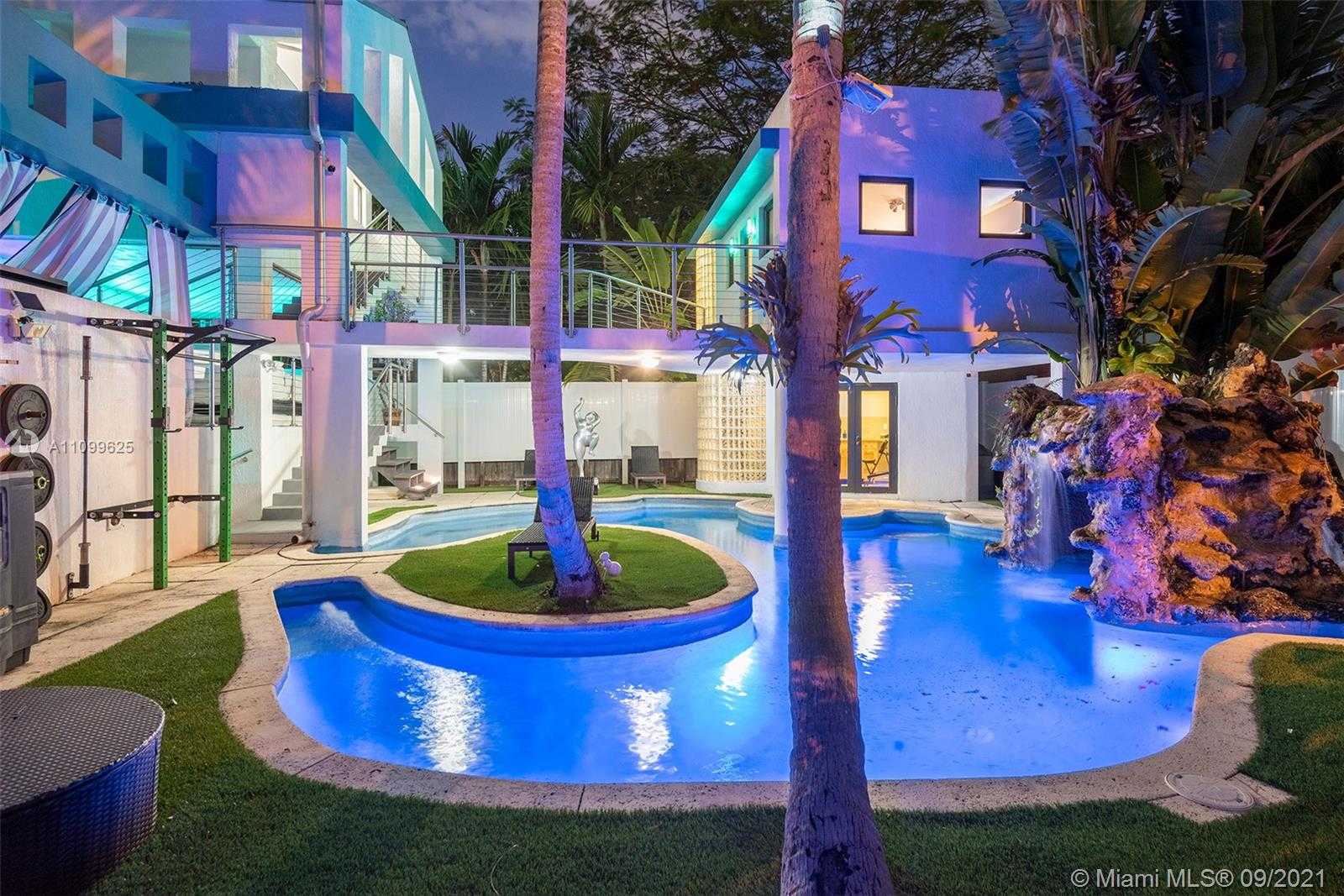 Small Image of 3005 WASHINGTON ST, Miami Number 64