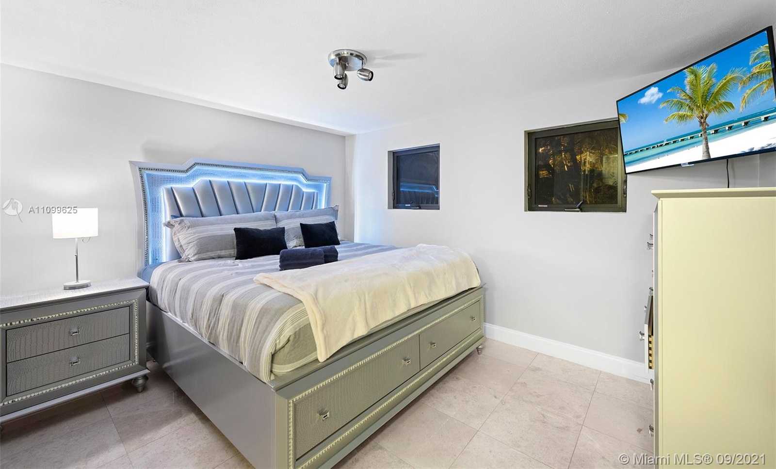 Small Image of 3005 WASHINGTON ST, Miami Number 79