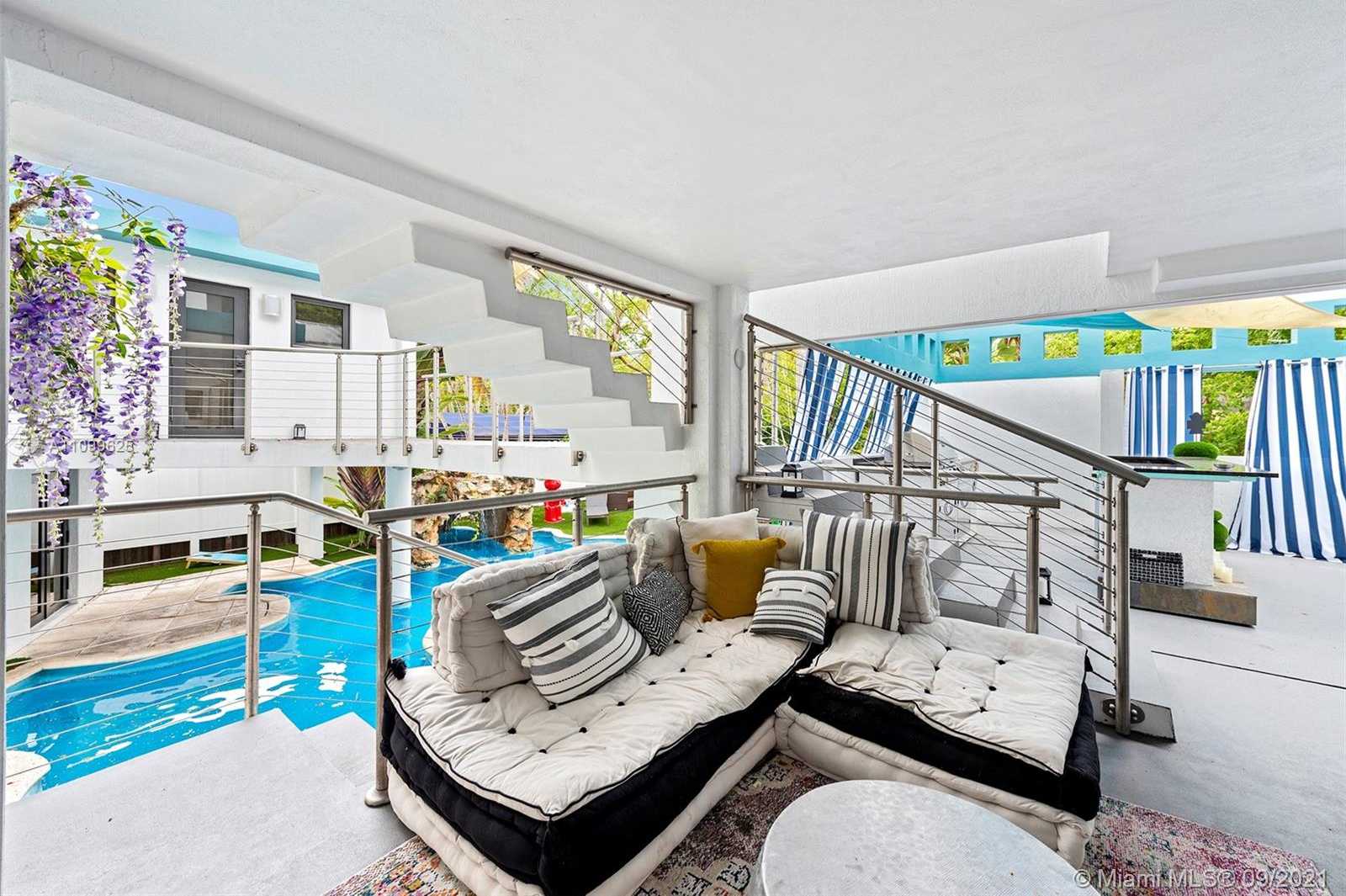 Small Image of 3005 WASHINGTON ST, Miami Number 8
