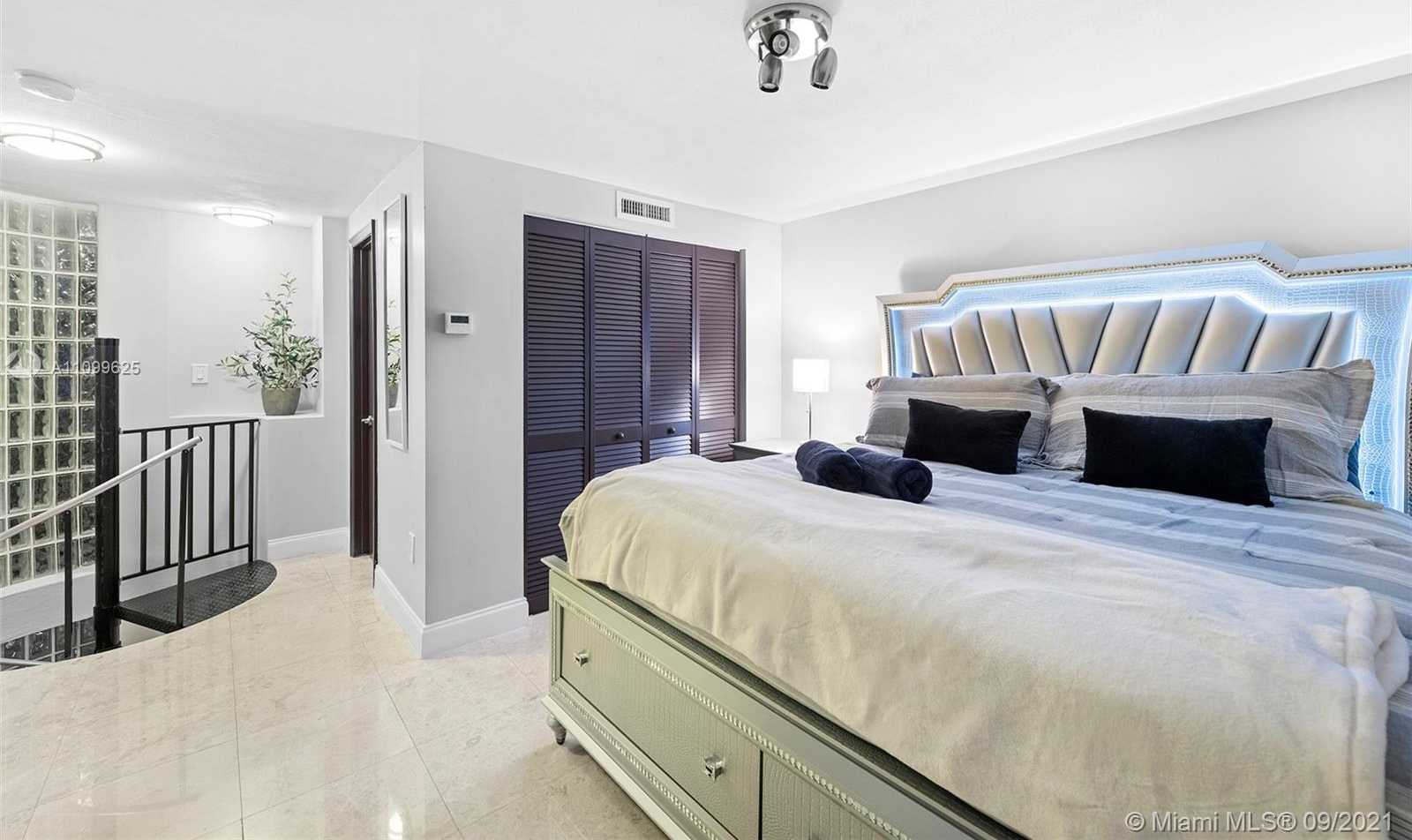 Small Image of 3005 WASHINGTON ST, Miami Number 81