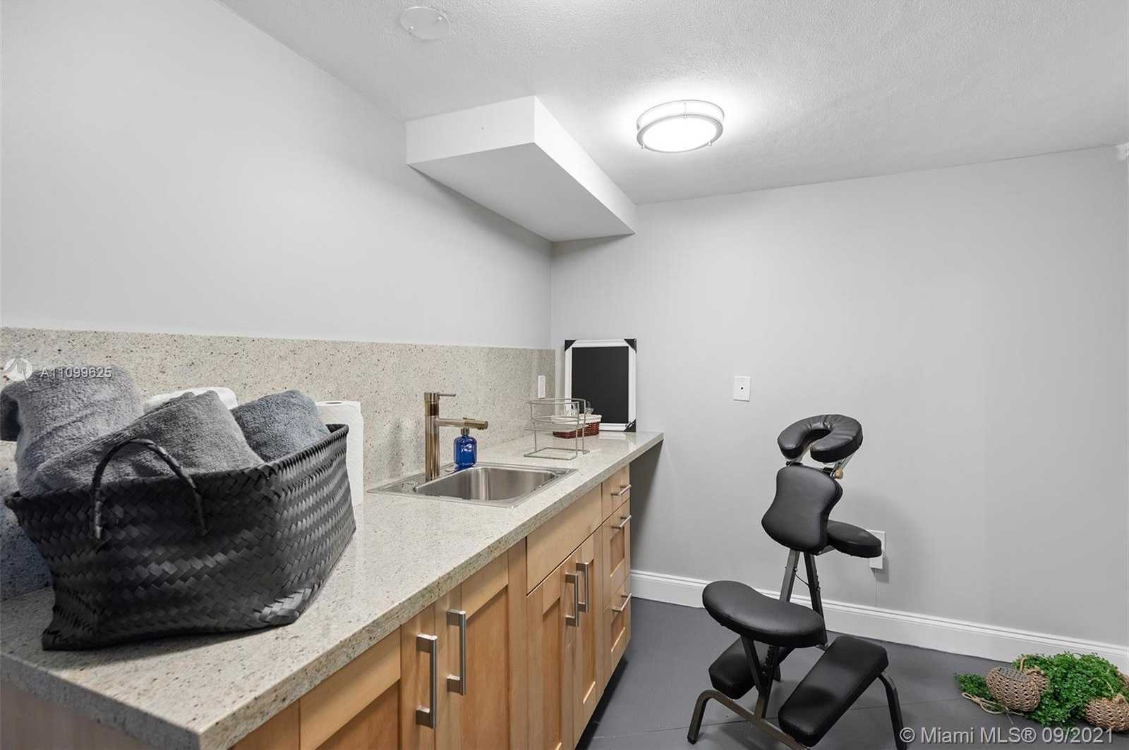 Small Image of 3005 WASHINGTON ST, Miami Number 83