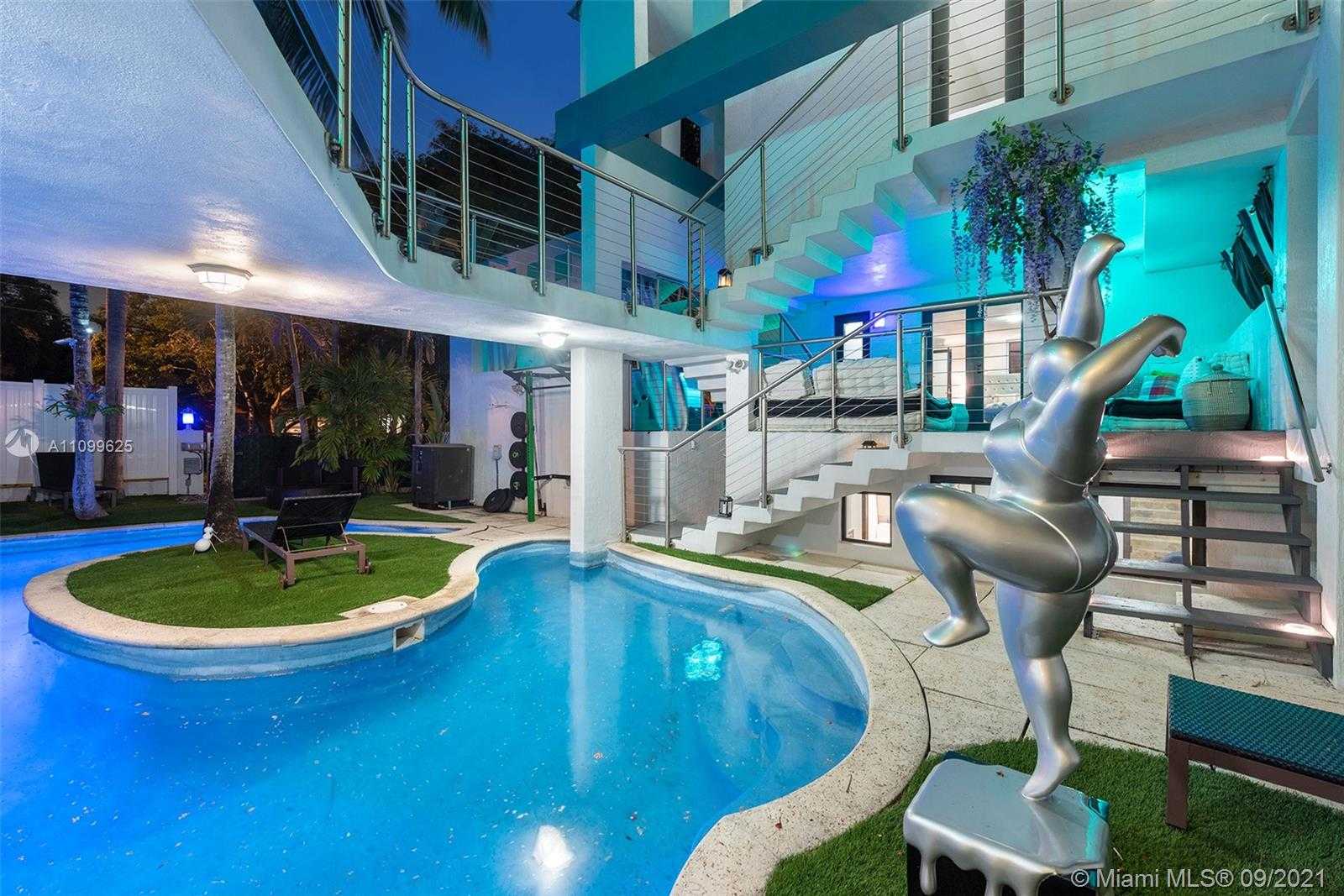 Small Image of 3005 WASHINGTON ST, Miami Number 84