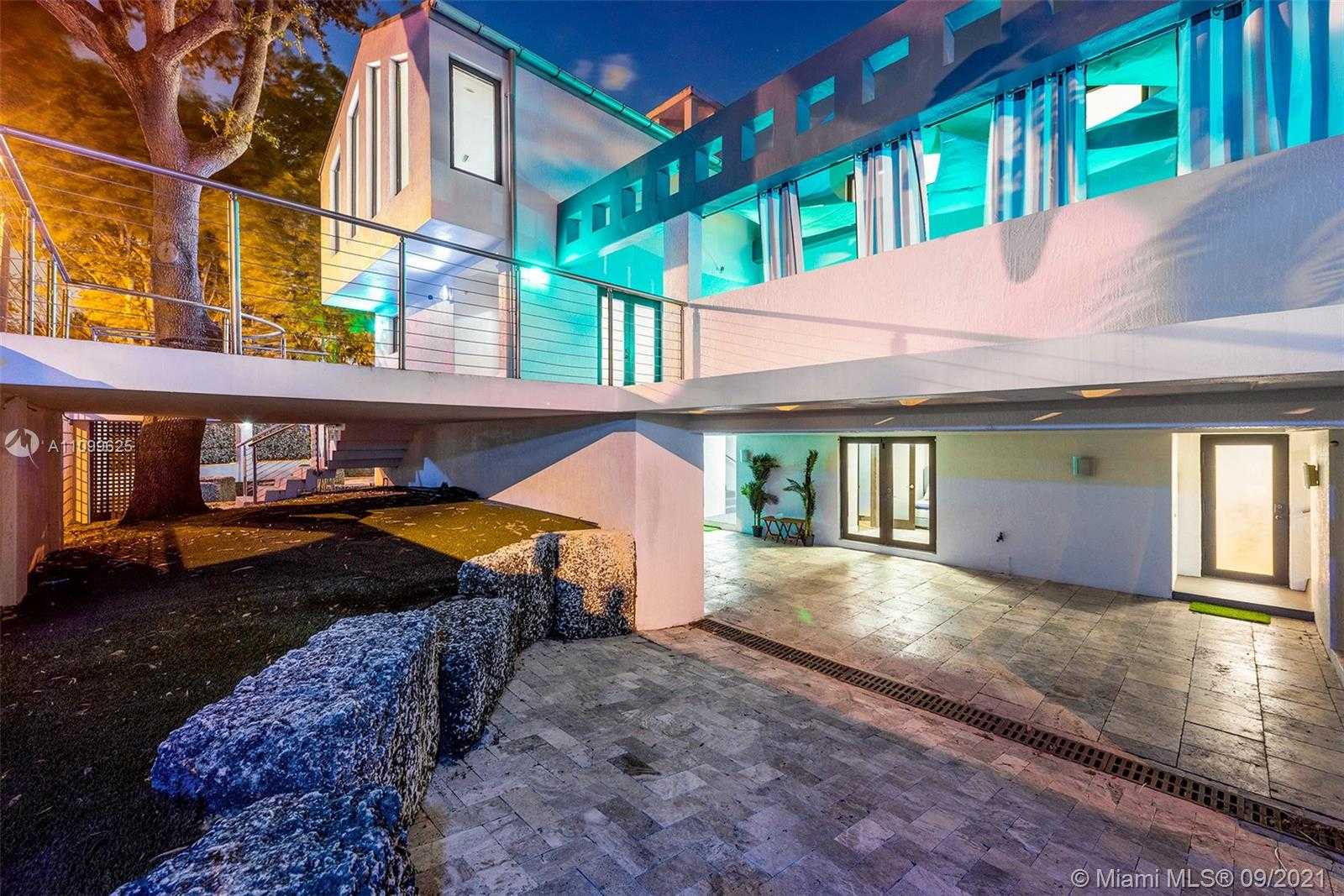 Small Image of 3005 WASHINGTON ST, Miami Number 85