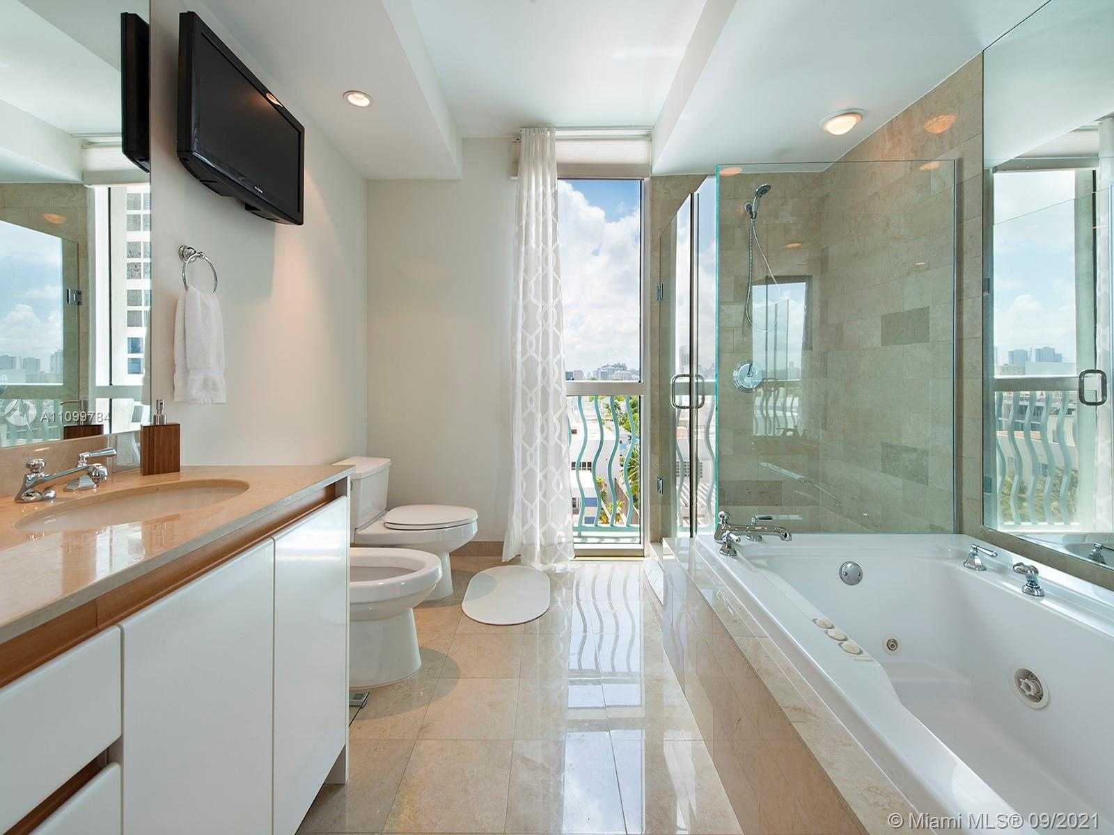 Small Image of 1500 OCEAN DR #707, Miami Beach Number 12