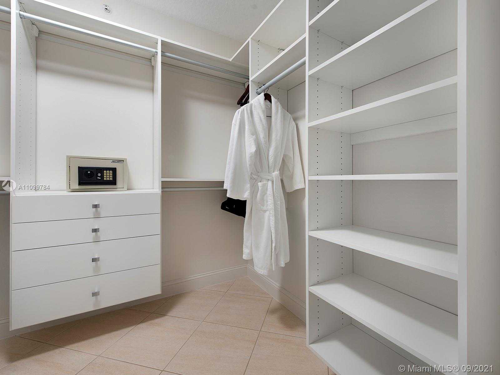 Small Image of 1500 OCEAN DR #707, Miami Beach Number 14