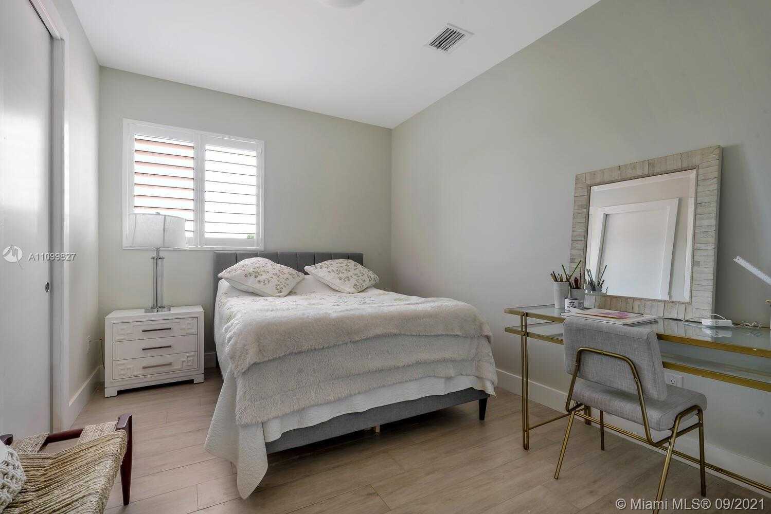 Small Image of 3446 SOUTH WEST 23RD ST #3446, Miami Number 18