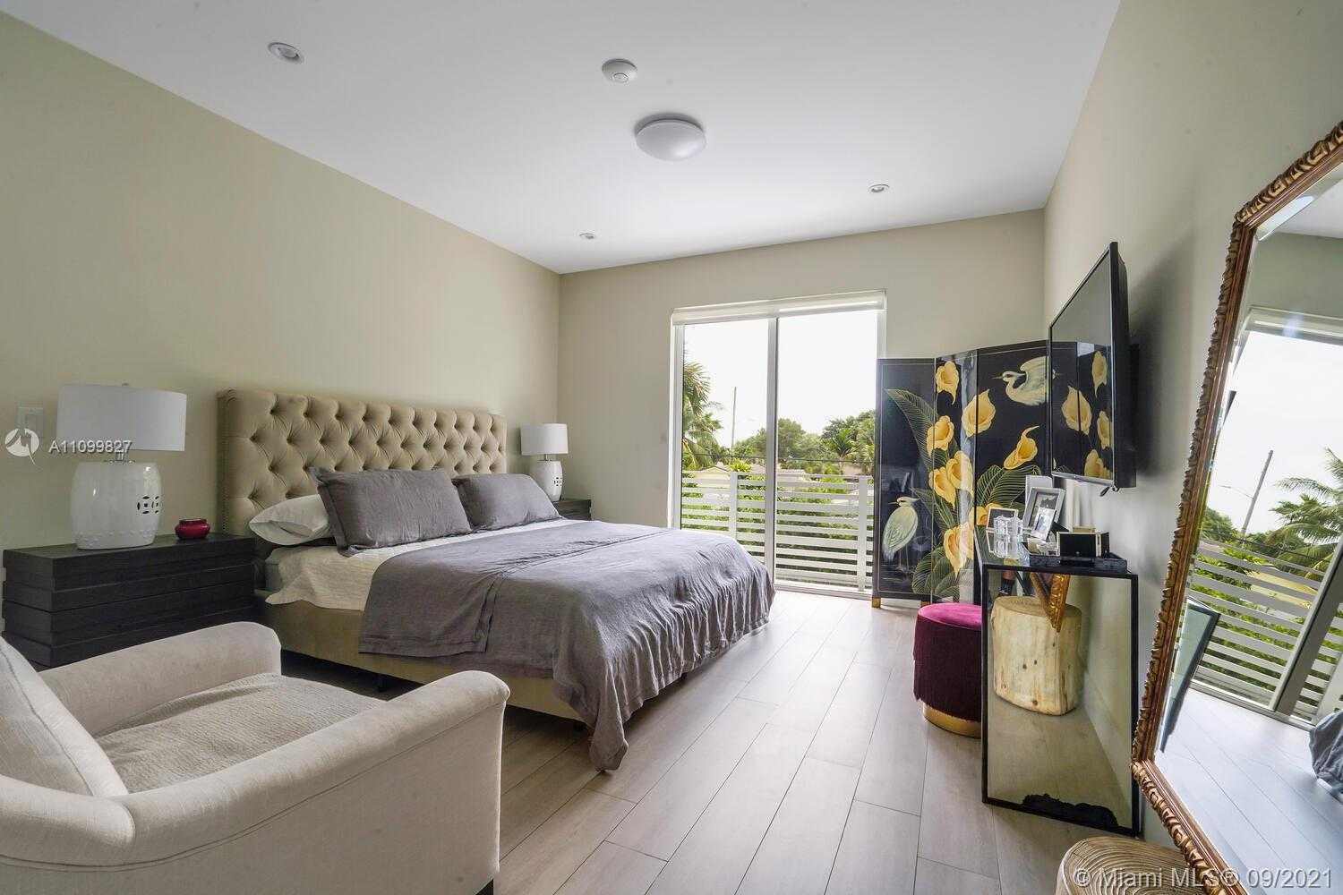 Small Image of 3446 SOUTH WEST 23RD ST #3446, Miami Number 25
