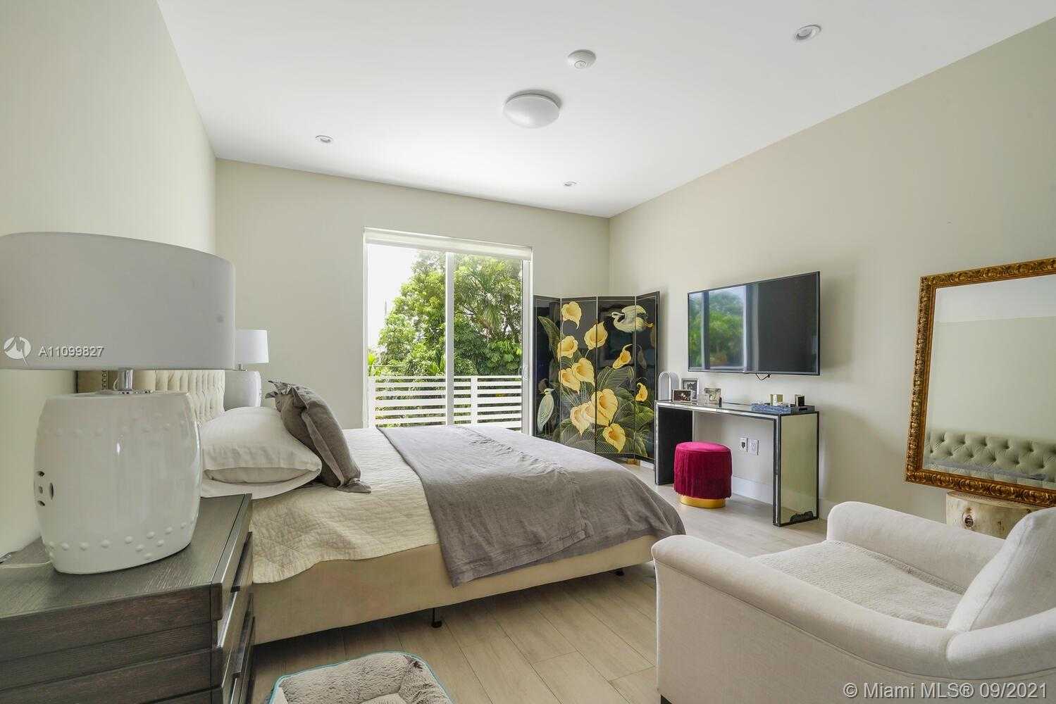 Small Image of 3446 SOUTH WEST 23RD ST #3446, Miami Number 27