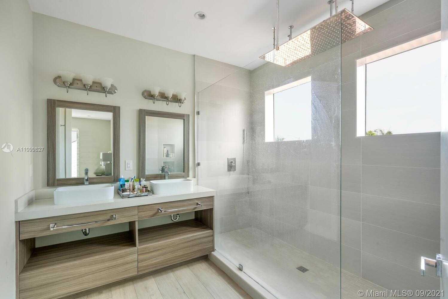 Small Image of 3446 SOUTH WEST 23RD ST #3446, Miami Number 29