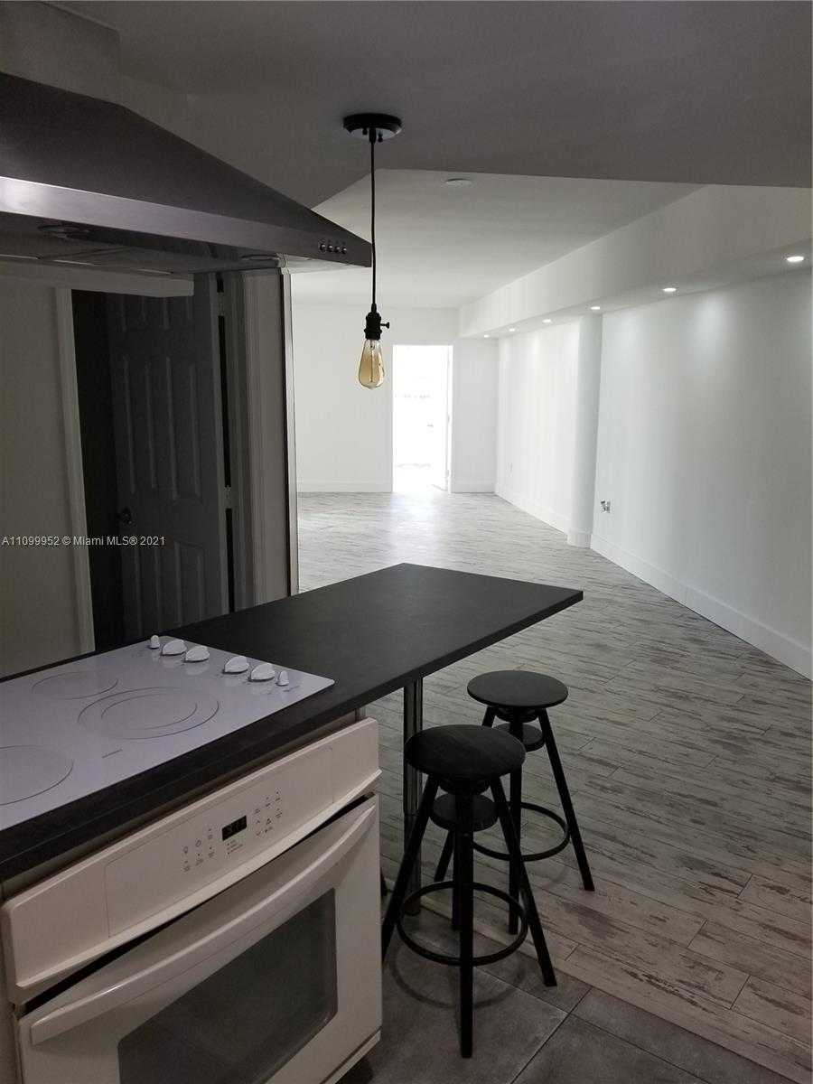 Small Image of 825 BRICKELL BAY DR #1948, Miami Number 12
