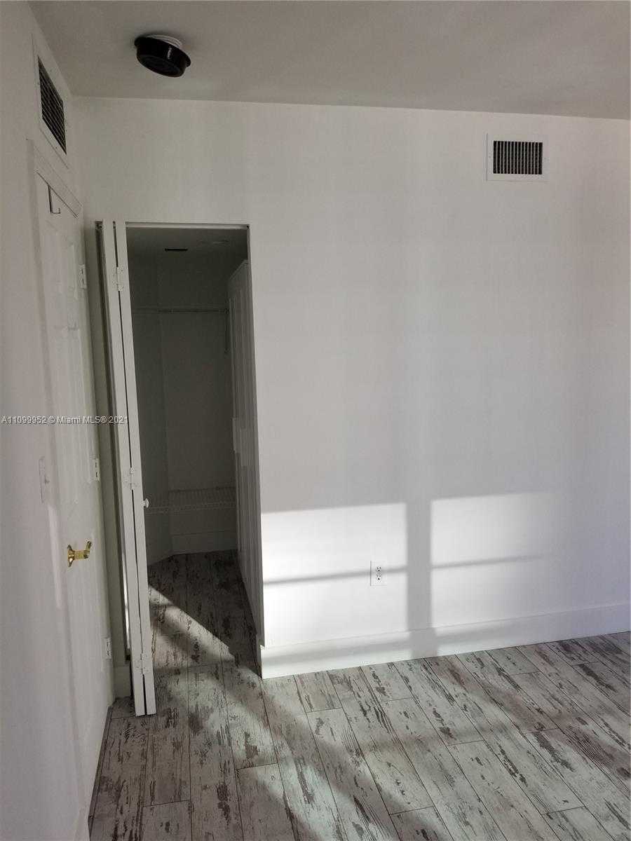 Small Image of 825 BRICKELL BAY DR #1948, Miami Number 18