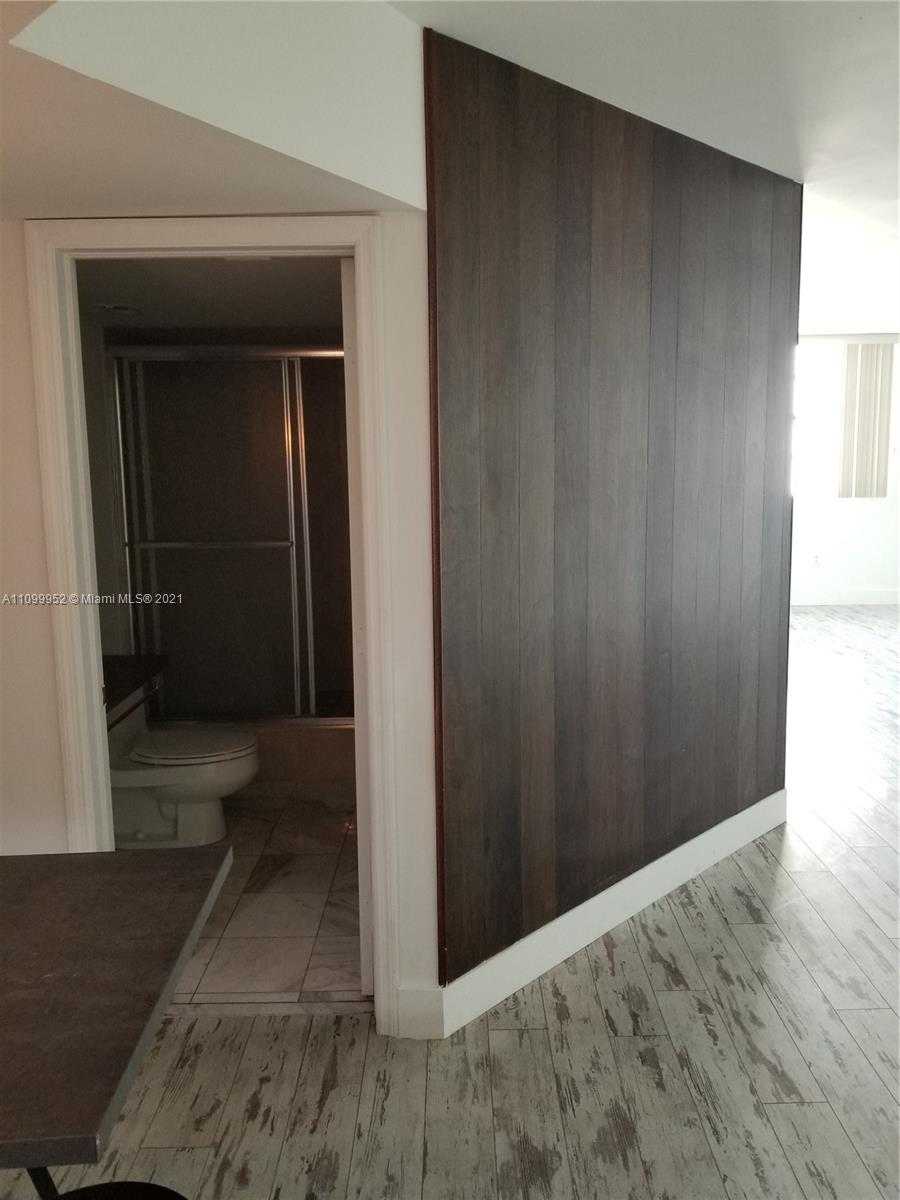 Small Image of 825 BRICKELL BAY DR #1948, Miami Number 2