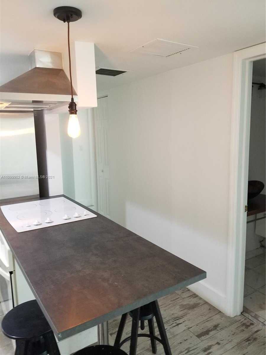 Small Image of 825 BRICKELL BAY DR #1948, Miami Number 3