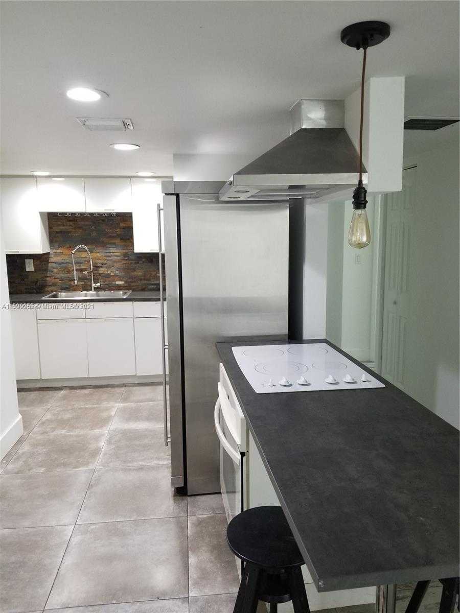 Small Image of 825 BRICKELL BAY DR #1948, Miami Number 4