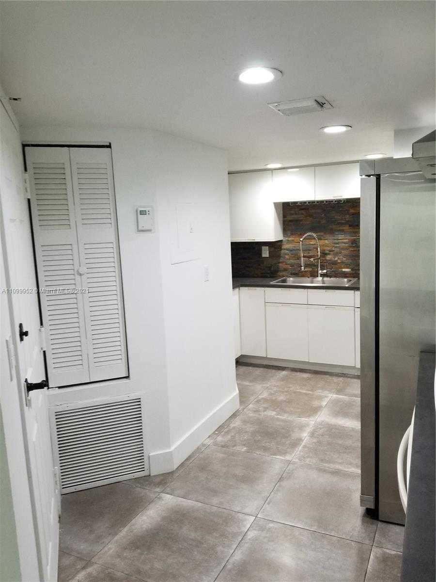 Small Image of 825 BRICKELL BAY DR #1948, Miami Number 6