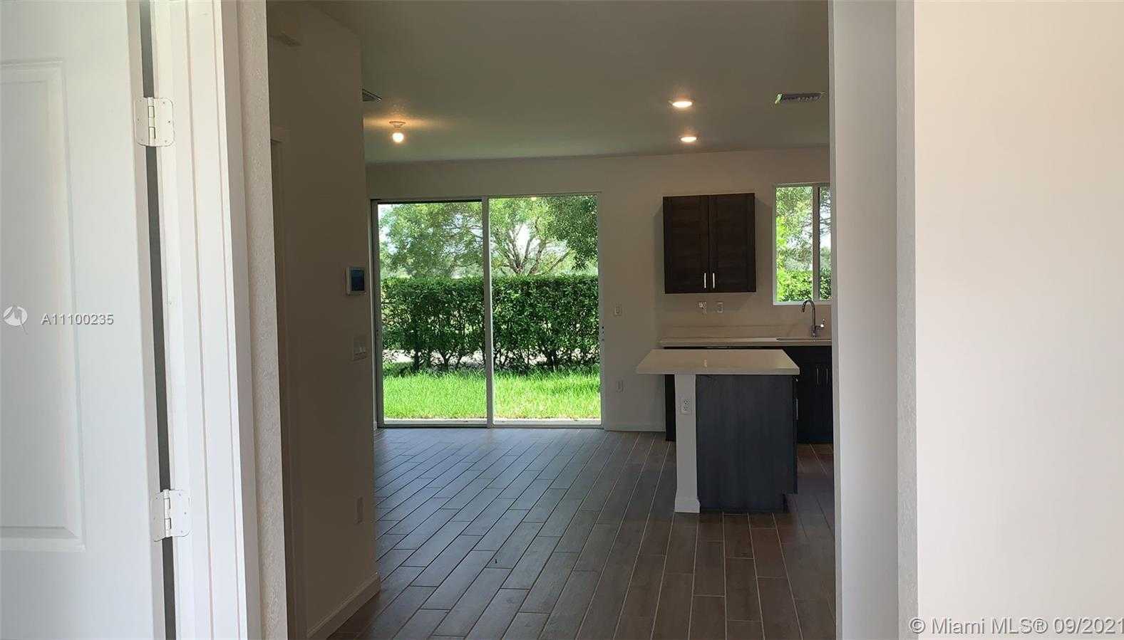 Small Image of 2411 SE 10th St, Homestead, FL 33035, USA Number 2