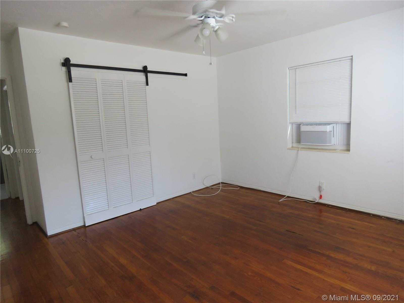 Small Image of 1943 TAYLOR ST, Hollywood Number 10