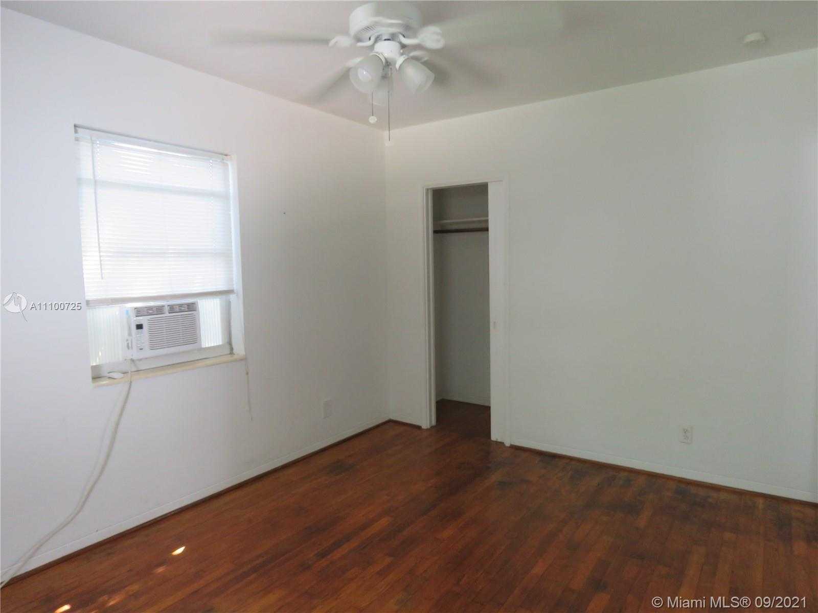 Small Image of 1943 TAYLOR ST, Hollywood Number 12