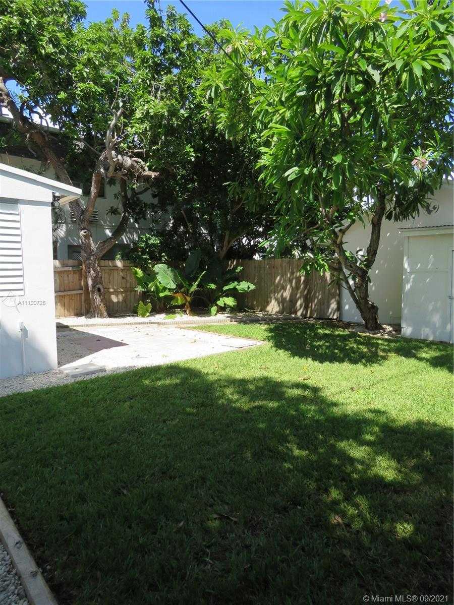 Small Image of 1943 TAYLOR ST, Hollywood Number 14