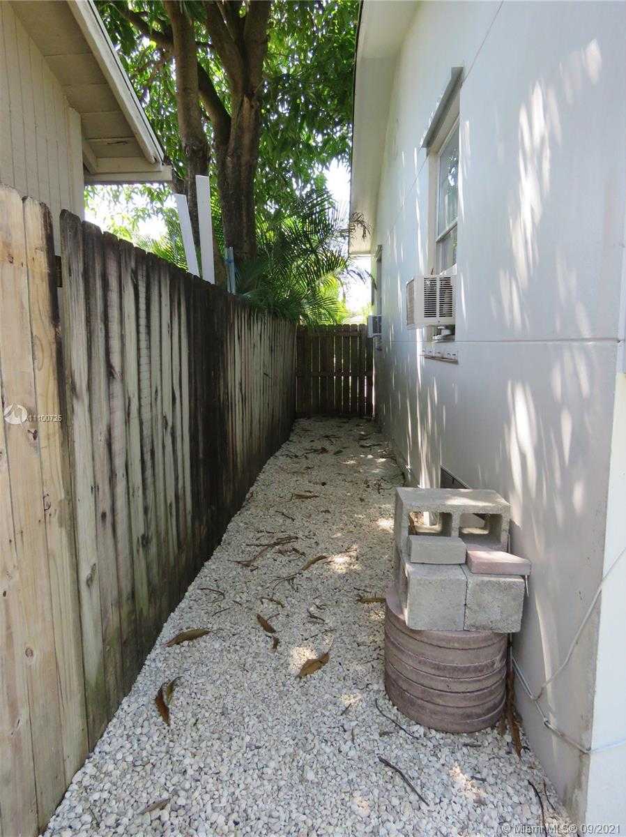 Small Image of 1943 TAYLOR ST, Hollywood Number 18