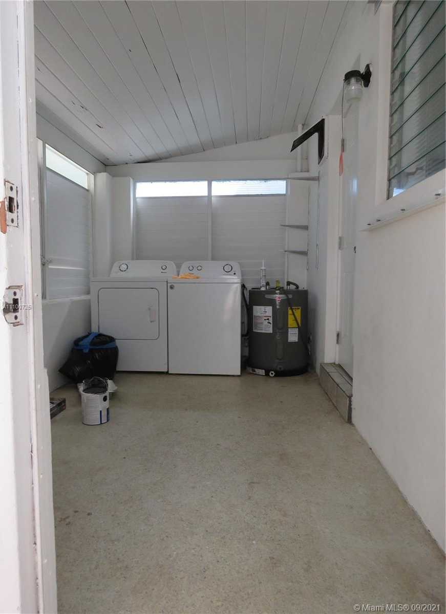 Small Image of 1943 TAYLOR ST, Hollywood Number 19