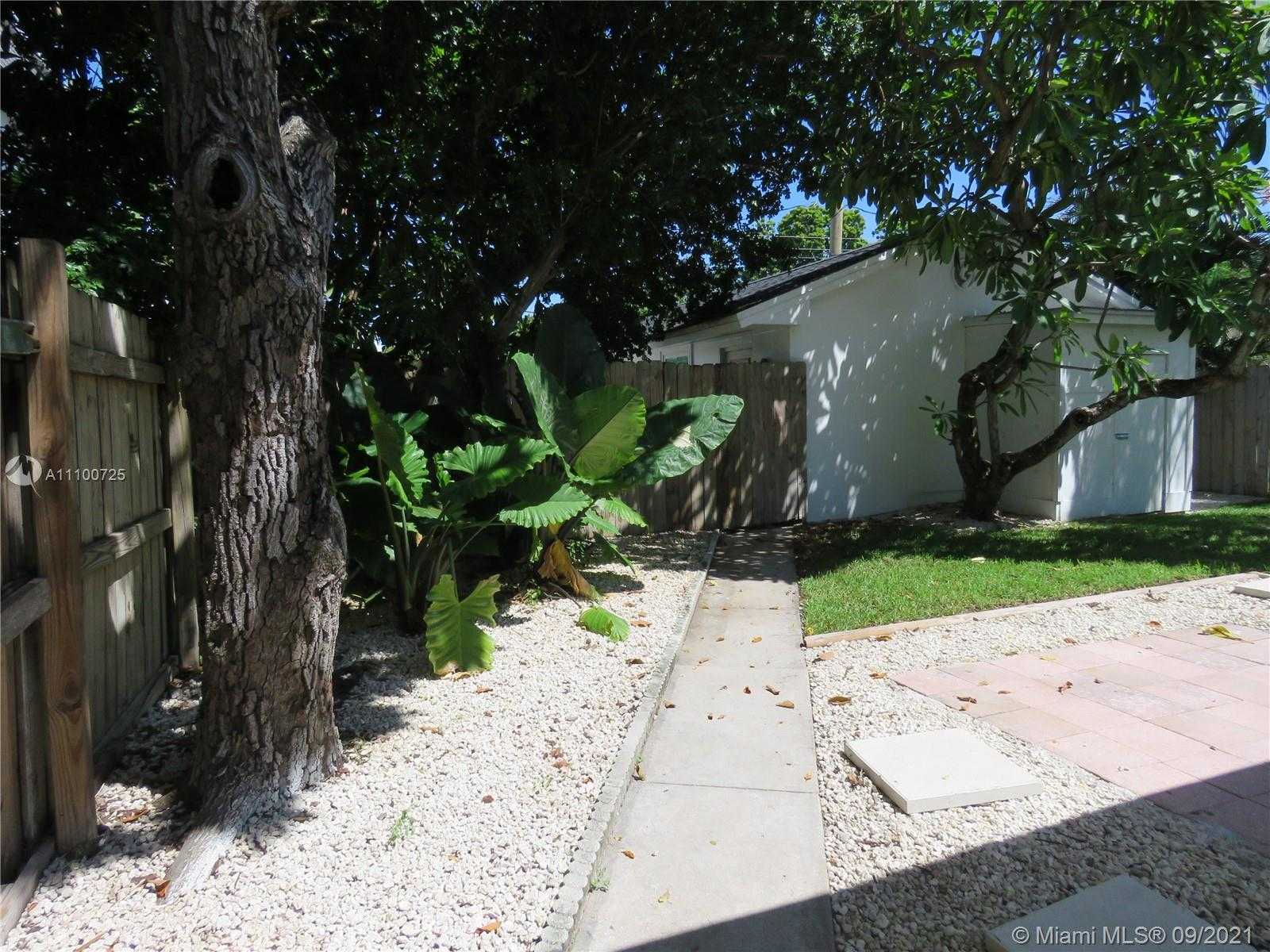 Small Image of 1943 TAYLOR ST, Hollywood Number 21