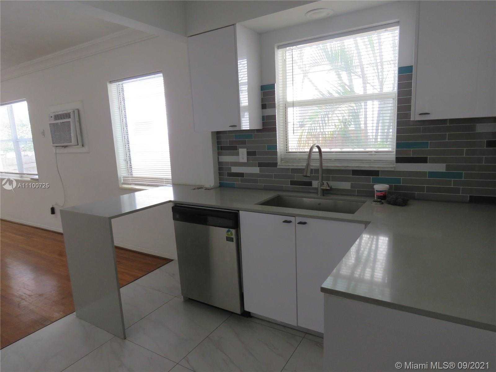 Small Image of 1943 TAYLOR ST, Hollywood Number 8