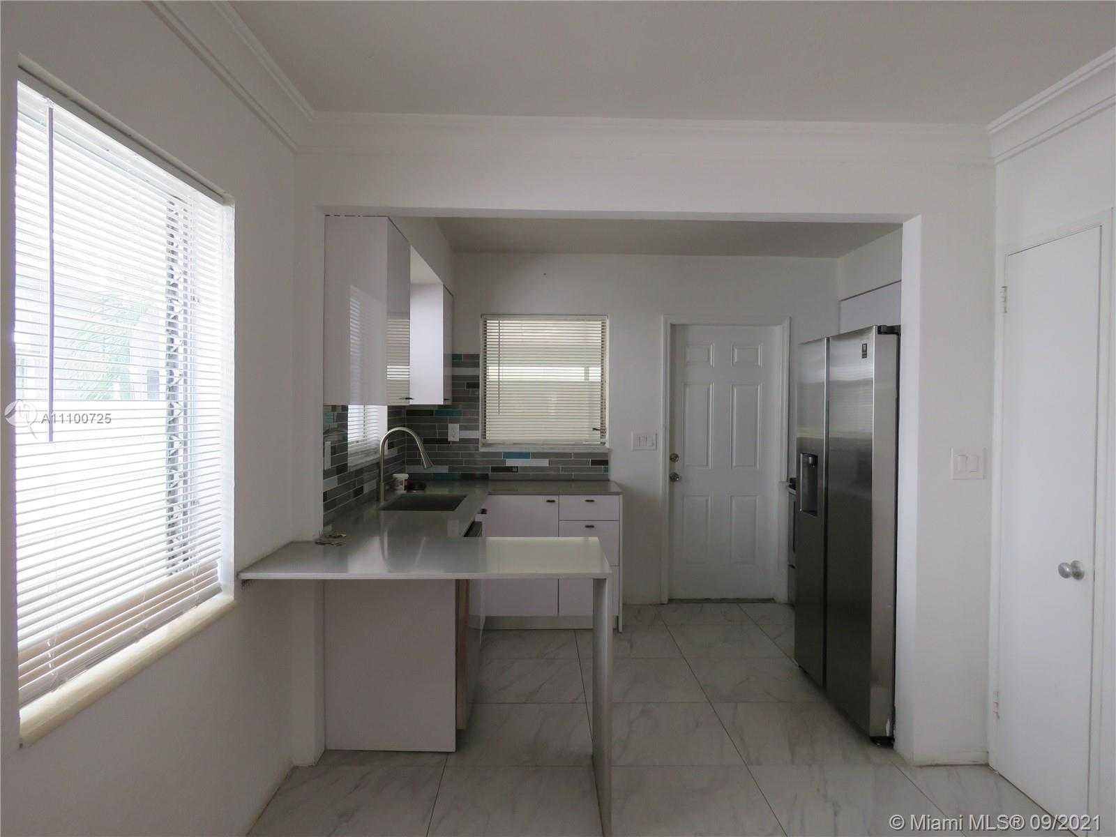 Small Image of 1943 TAYLOR ST, Hollywood Number 9