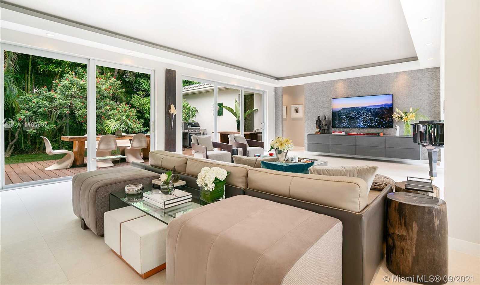 Small Image of 2840 FLAMINGO DR, Miami Beach Number 2