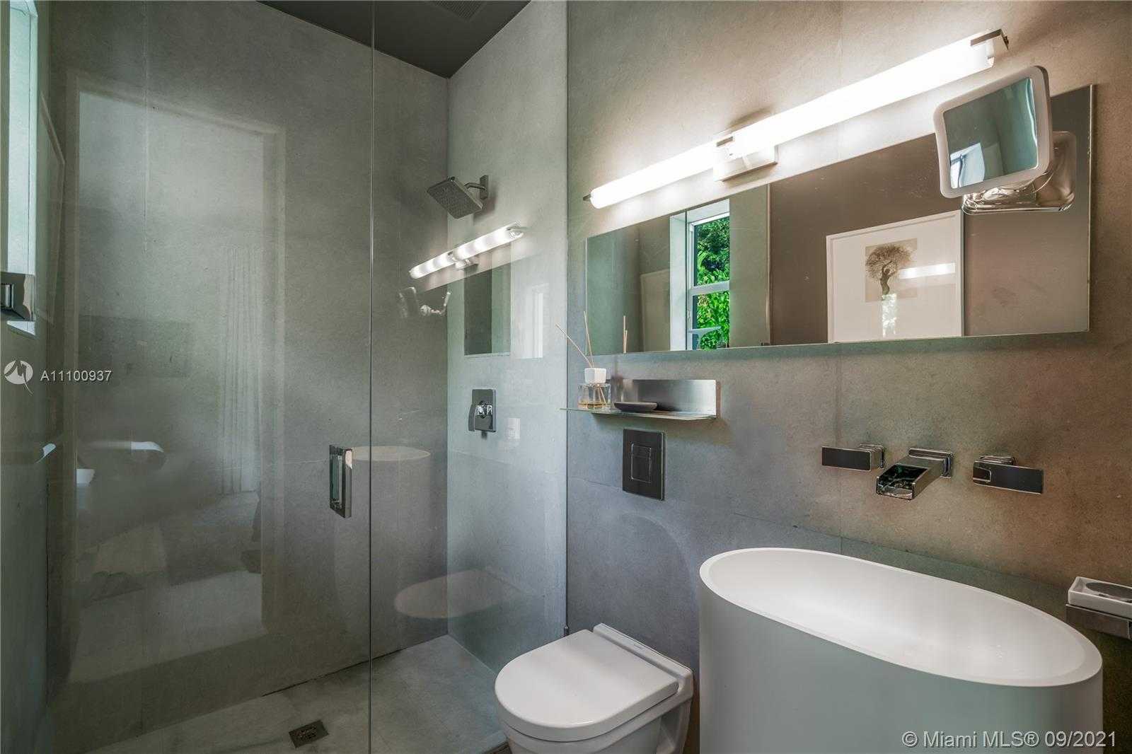 Small Image of 2840 FLAMINGO DR, Miami Beach Number 9