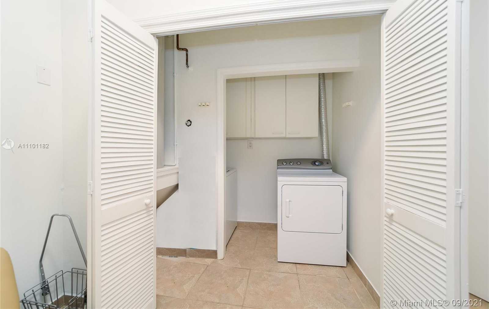 Small Image of 3693 NORTH EAST 208TH TER #3693, Aventura Number 37