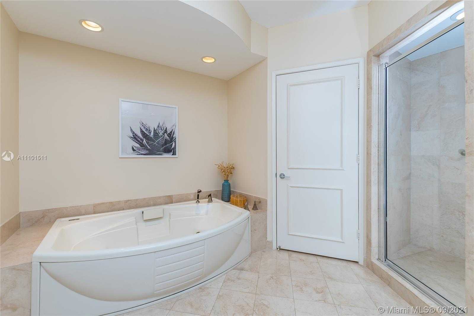 Small Image of 785 CRANDON BL #603, Key Biscayne Number 13