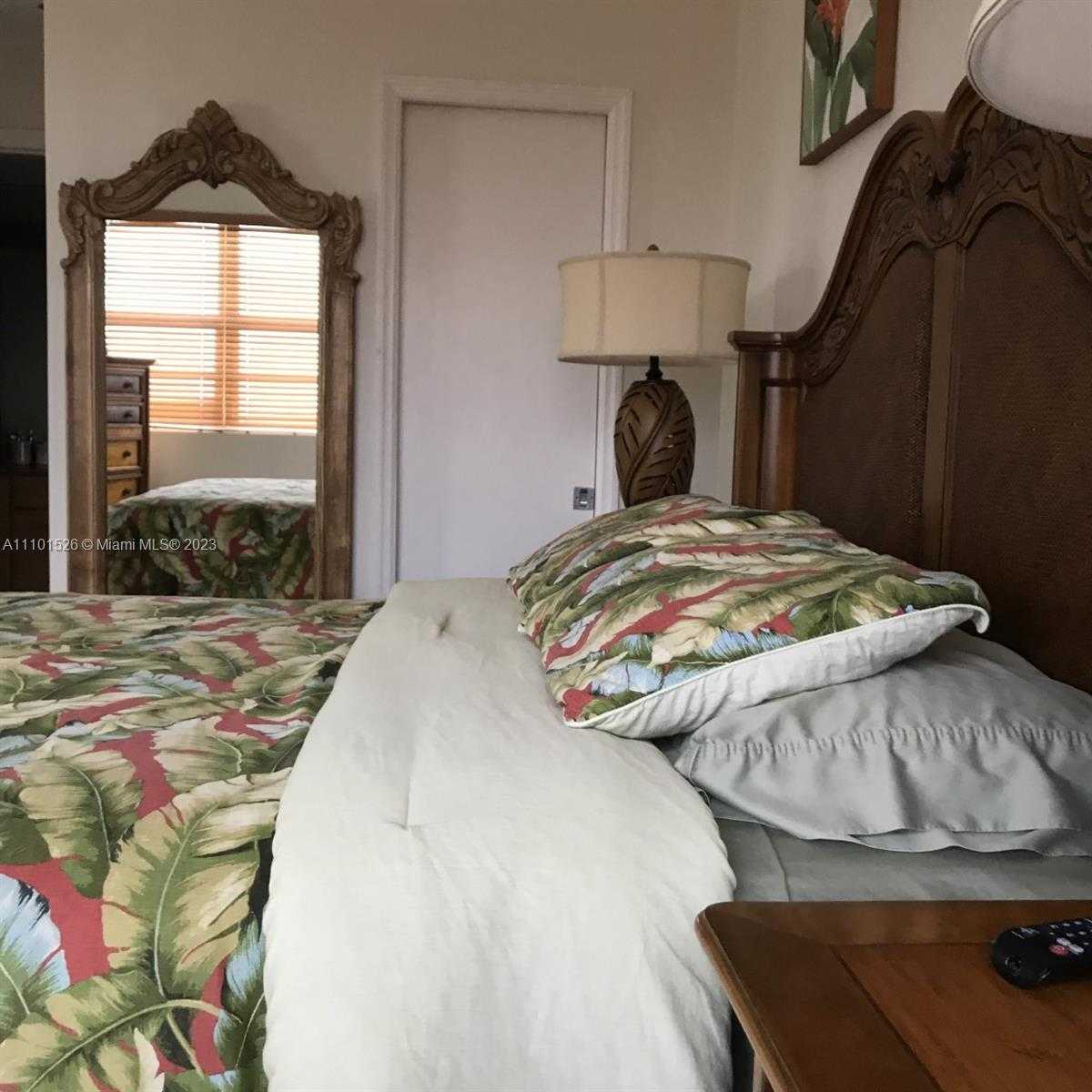 Small Image of 6917 COLLINS AVE #PH20, Miami Beach Number 18